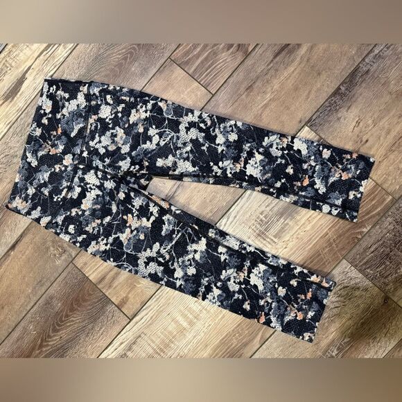 Lululemon Wunder Under Crop (Hi-Rise) 21"
Spring Bloom Multi size 4 - Picture 5 of 8